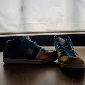 Teal women's DC tennis shoes
